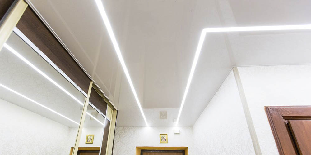 Световые линии и парящий потолок на натяжном потолке в Мурманске ФИС